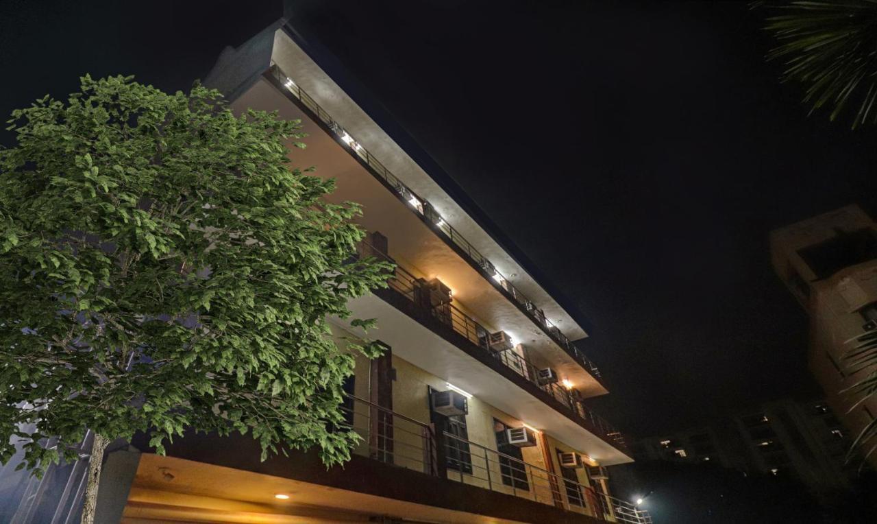 Treebo Trend Radha Palace Mathura Esterno foto