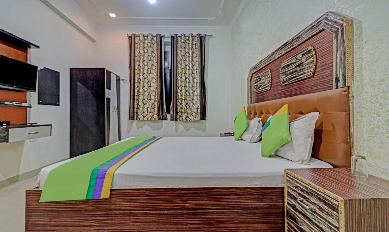 Treebo Trend Radha Palace Mathura Esterno foto