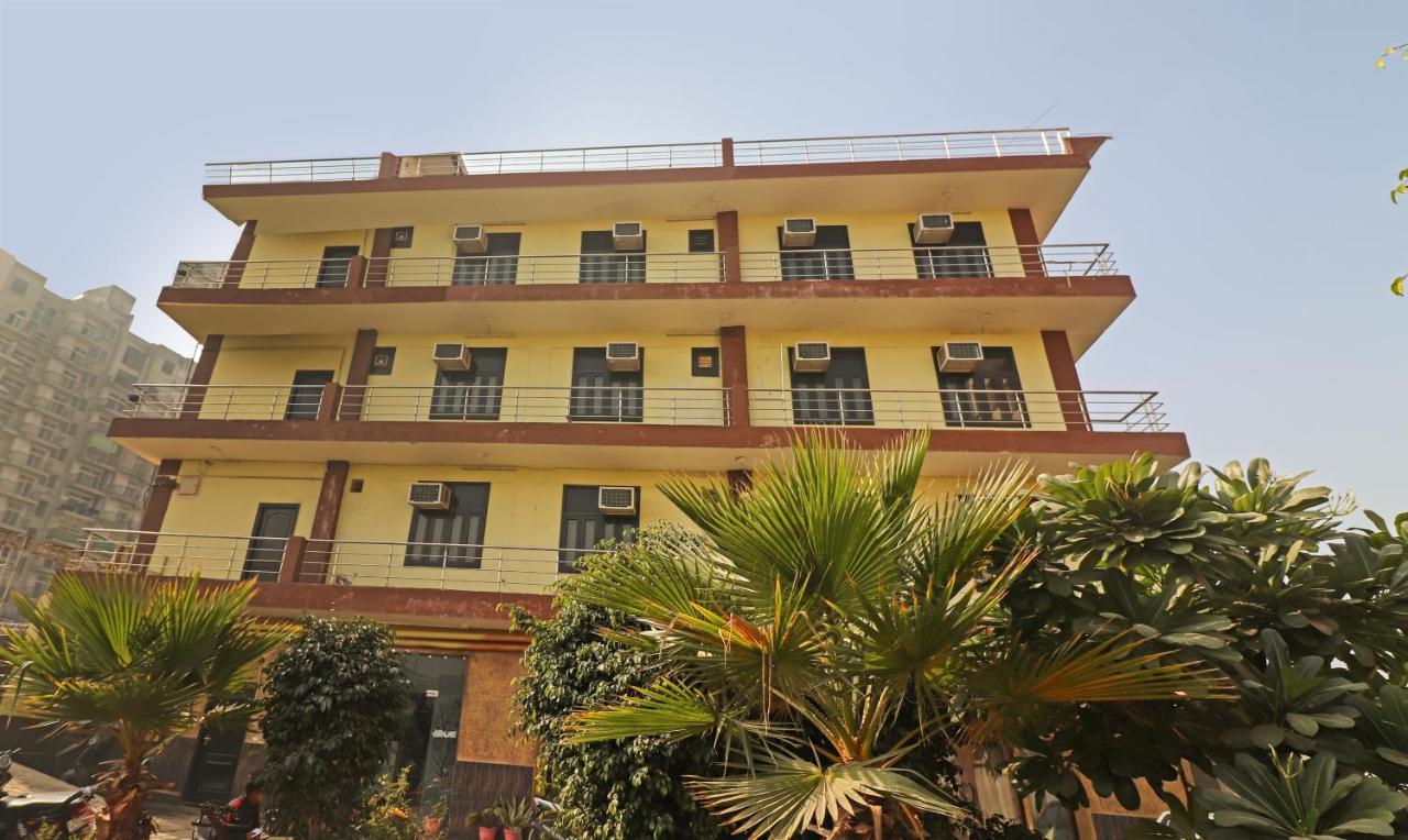 Treebo Trend Radha Palace Mathura Esterno foto
